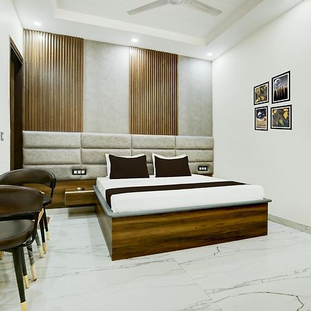 Hotel O Platinum Zirakpur Exterior photo