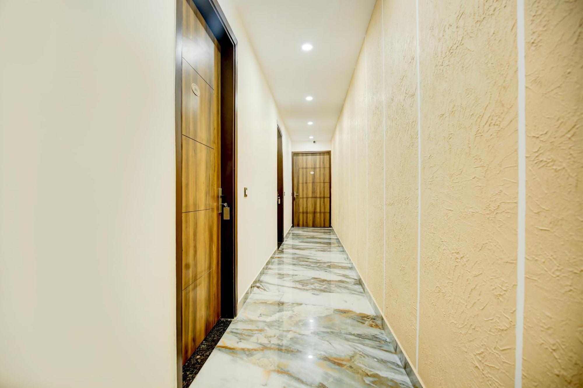 Hotel O Platinum Zirakpur Exterior photo