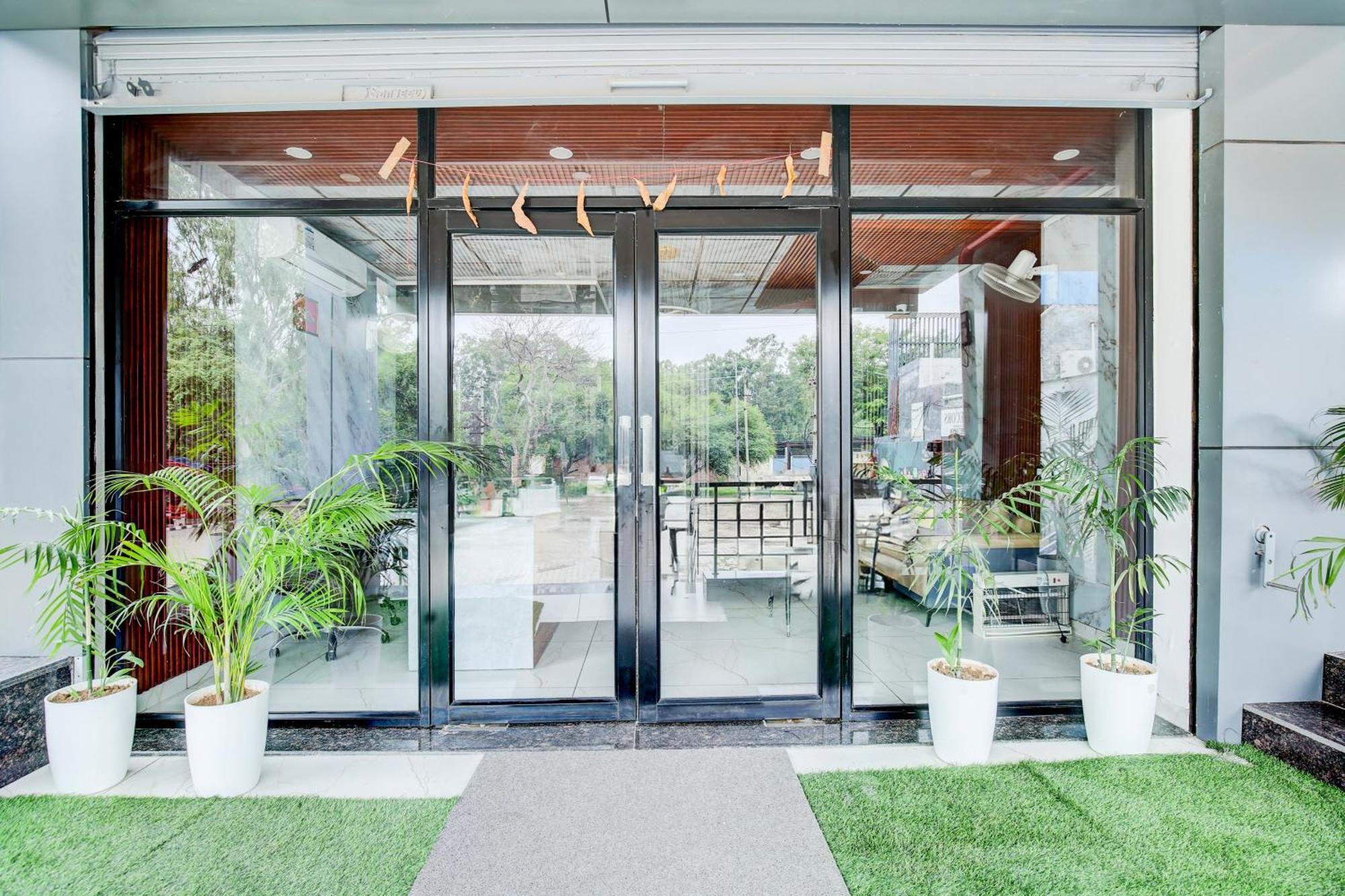 Hotel O Platinum Zirakpur Exterior photo
