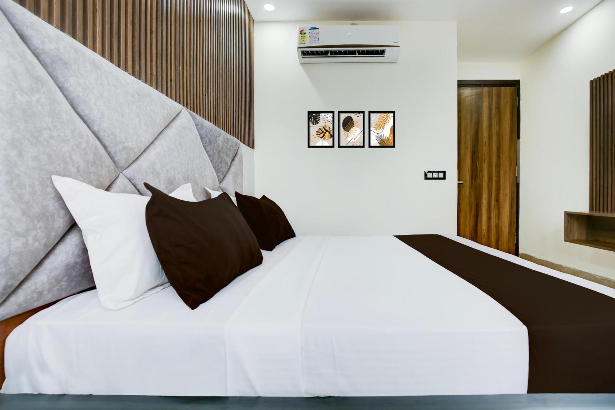 Hotel O Platinum Zirakpur Exterior photo