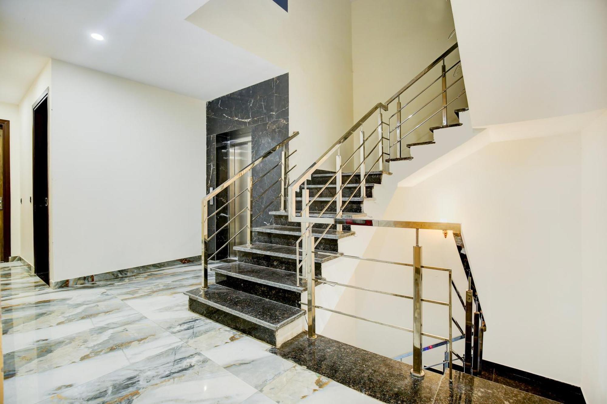 Hotel O Platinum Zirakpur Exterior photo