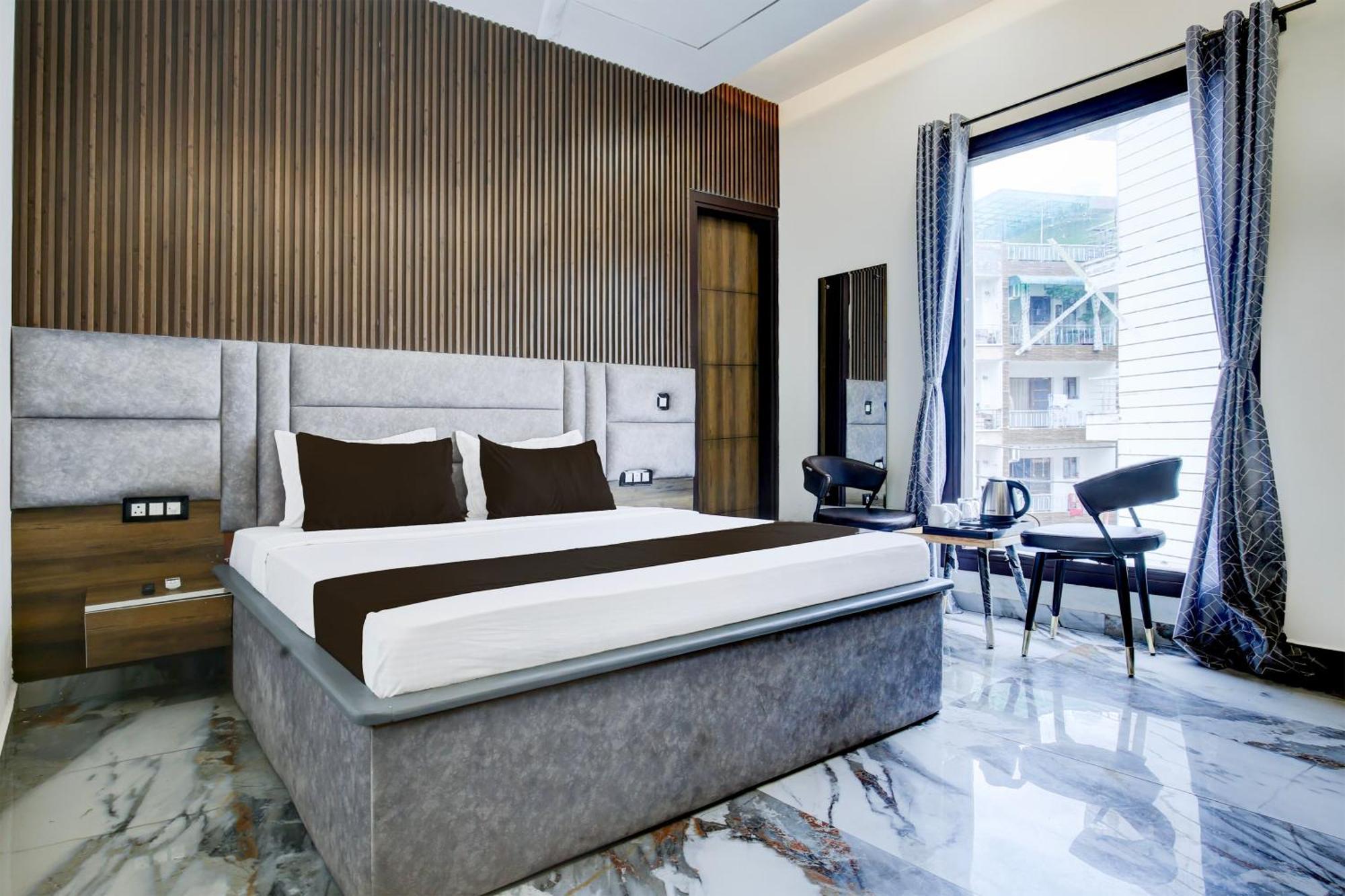 Hotel O Platinum Zirakpur Exterior photo