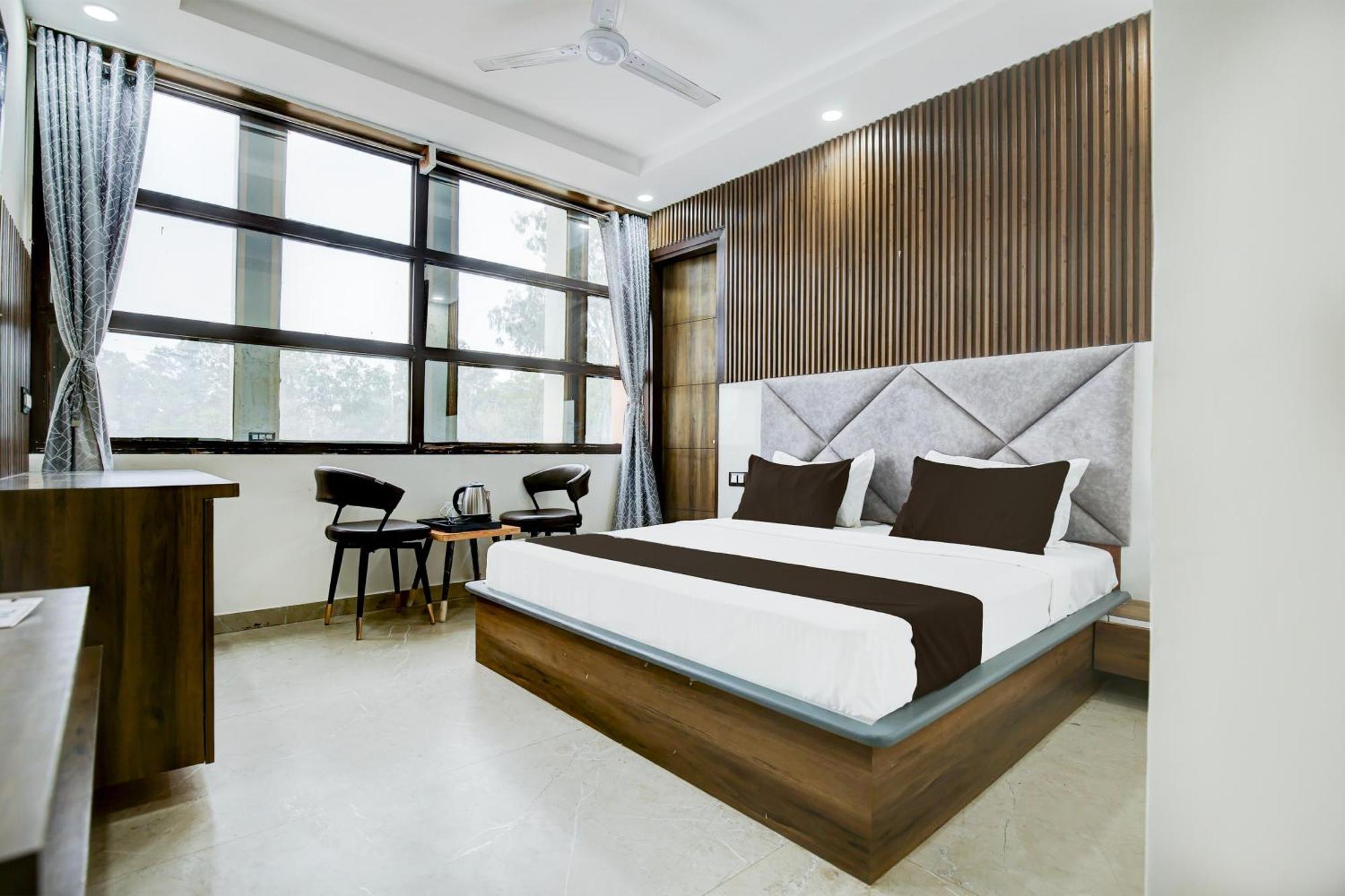 Hotel O Platinum Zirakpur Exterior photo