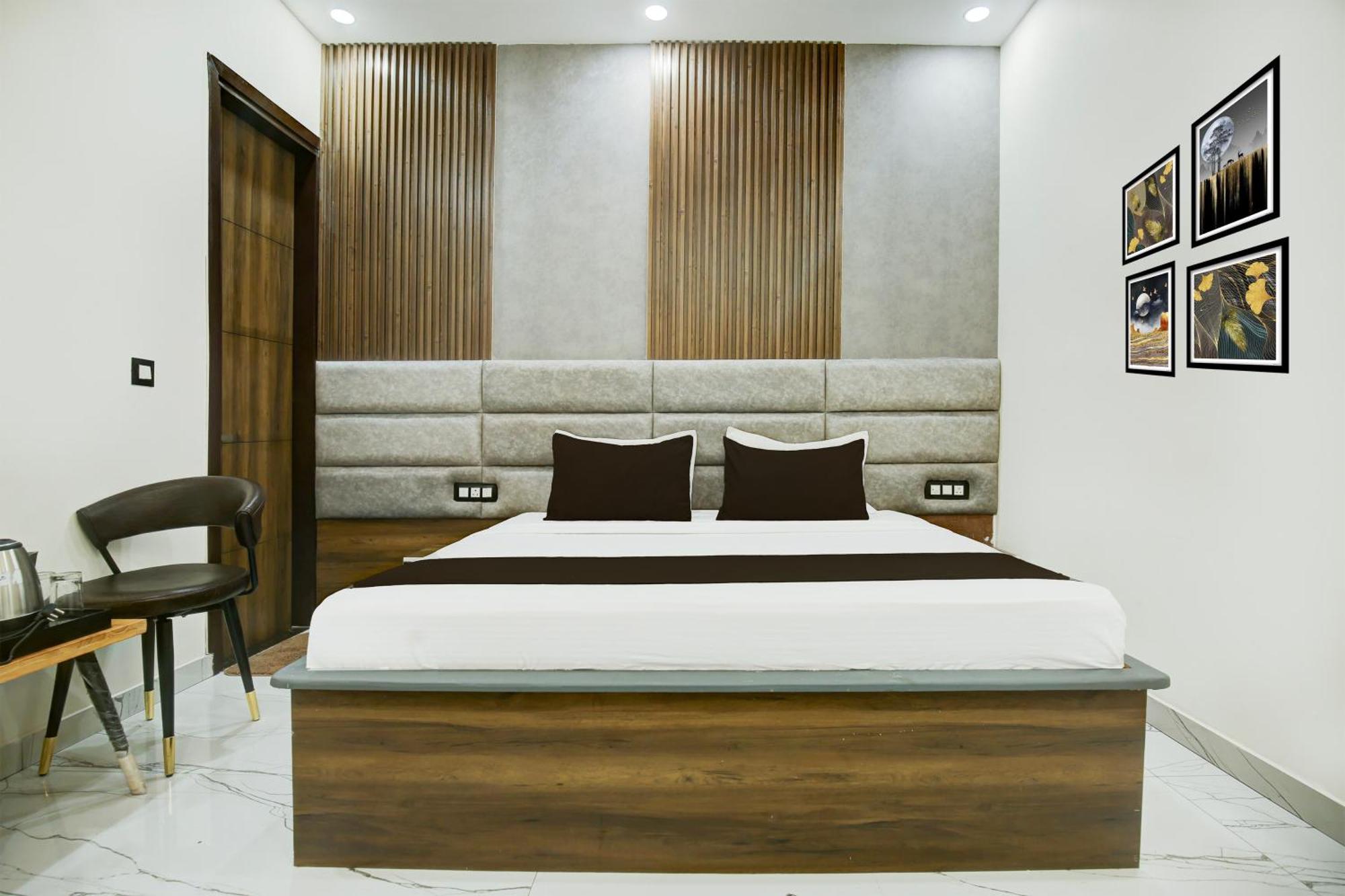 Hotel O Platinum Zirakpur Exterior photo